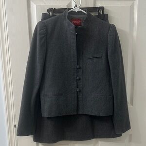 Gray Women's Vintage Sasson wool Suit. Size 8. Blazer and skirt.